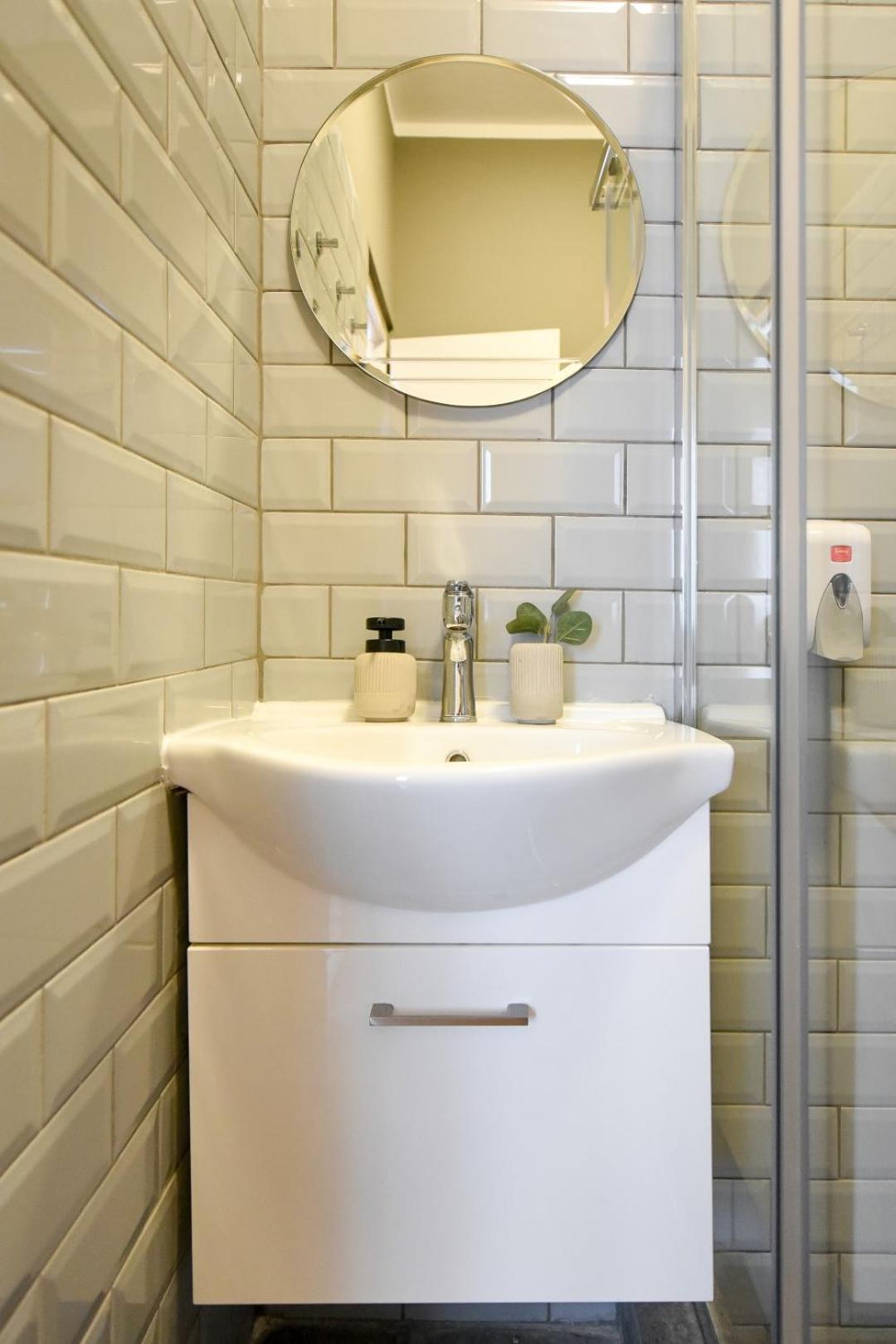 City Center Getaway - Cozy Accommodation For Your Perfect Stay Bucharest Room photo