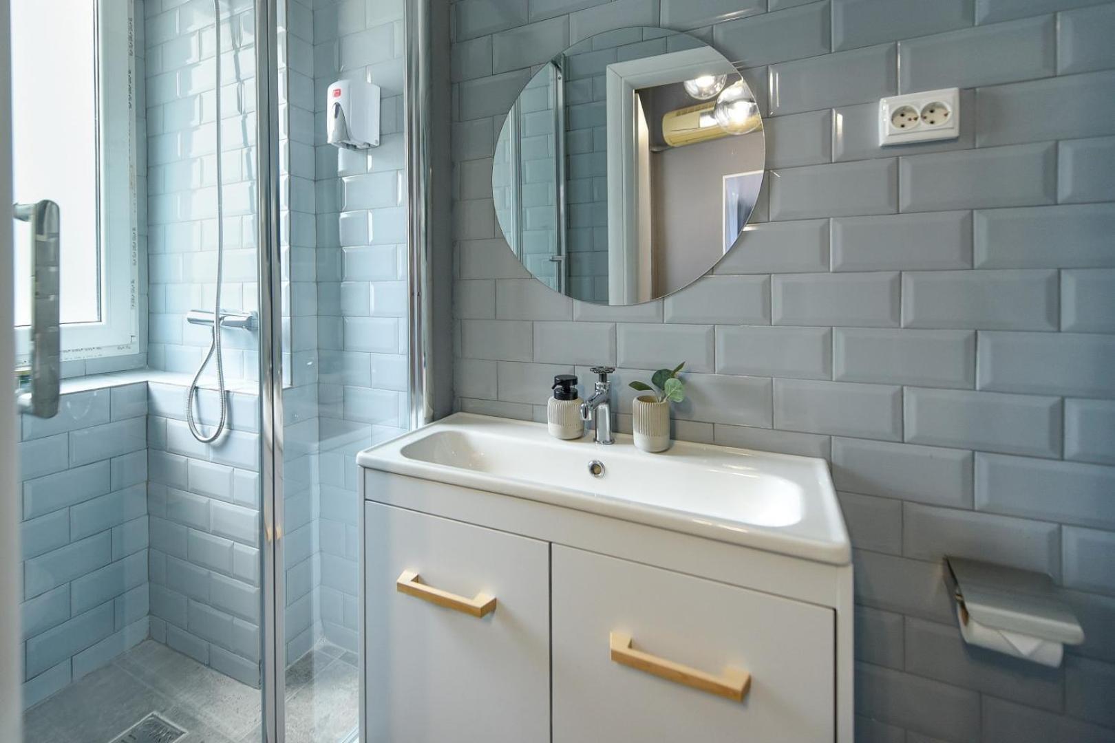 City Center Getaway - Cozy Accommodation For Your Perfect Stay Bucharest Room photo